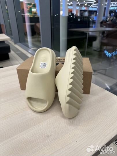 Тапки adidas Yeezy Slide бежевые (36-45)