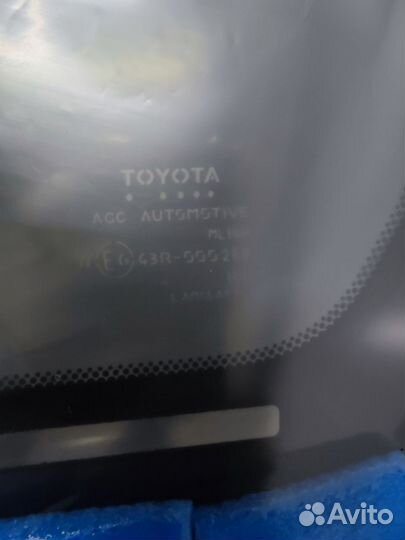 Лобовое стекло на Toyota LC200 2015-2021