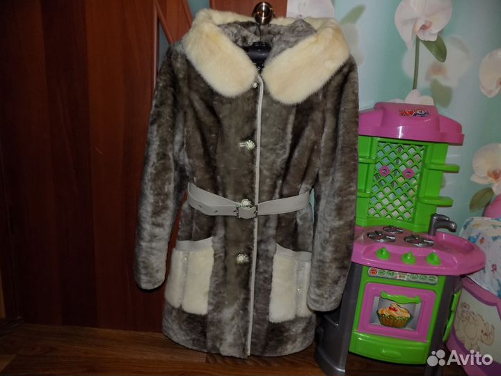 Мутоновая шуба с норковыми вставками