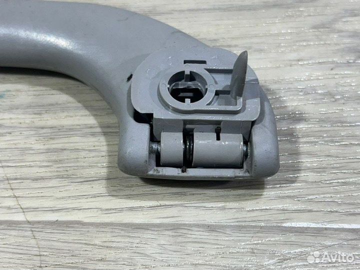 Ручка потолочная передняя правая Mitsubishi Lancer