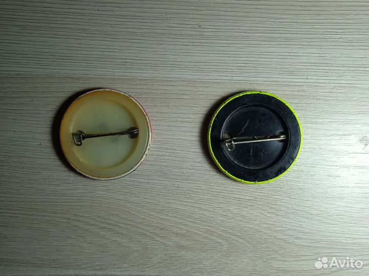 Значки из 90-х