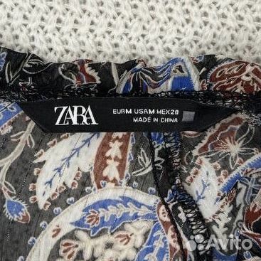 Платье Zara с узором. Размер M