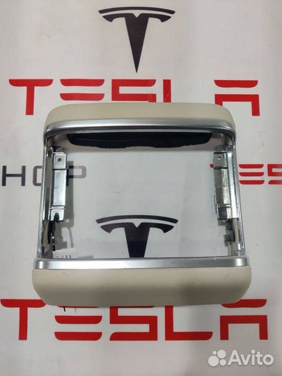 Декоративная рамка монитора Tesla Model S