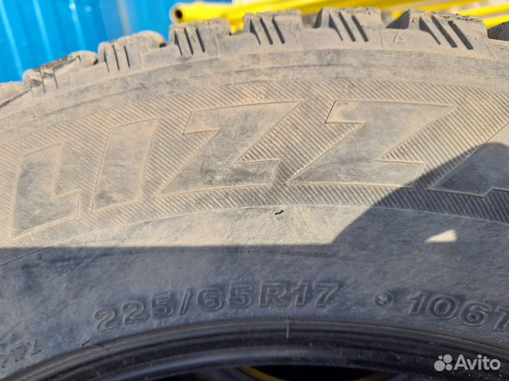 Bridgestone Blizzak Spike-01 225/65 R17
