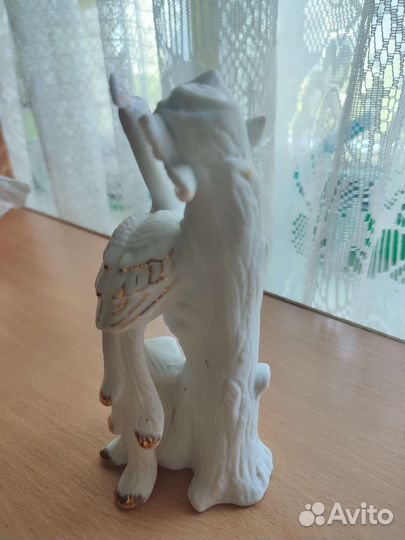 Фарфоровая статуэтка павлин