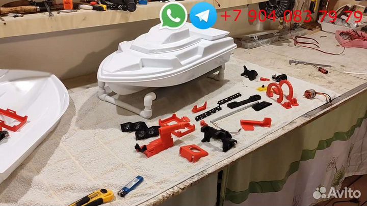 Прикормочный кораблик хаски
