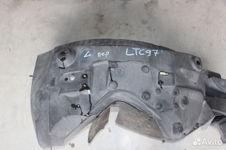 Подкрылок передний левый Lincoln Town Car 2 97г