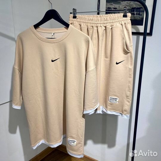 Спортивный оверсайз-костюм Nike