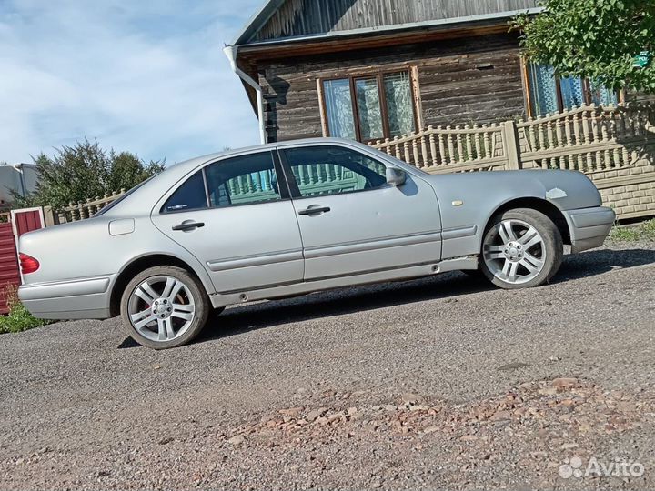 Mercedes-Benz E-класс 2.3 AT, 1997, битый, 356 000 км