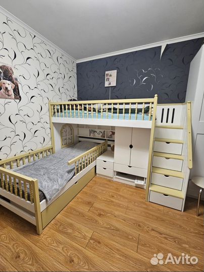 Спальный гарнитур из массива дерева бу