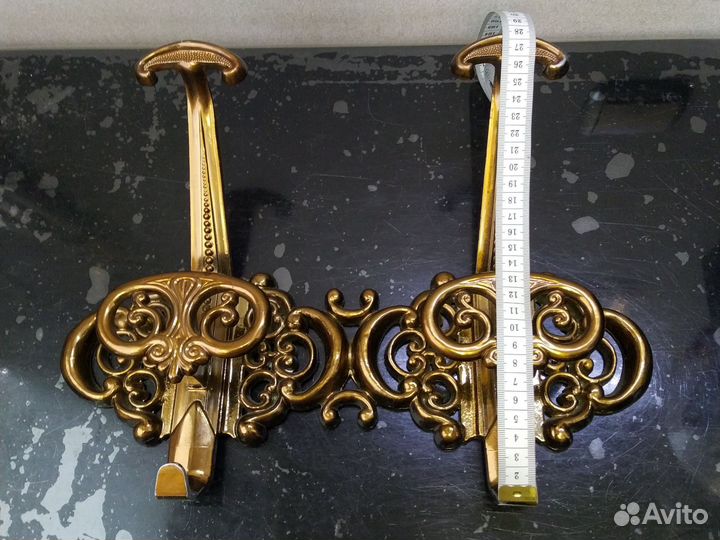 Вешалка настенная металлическая