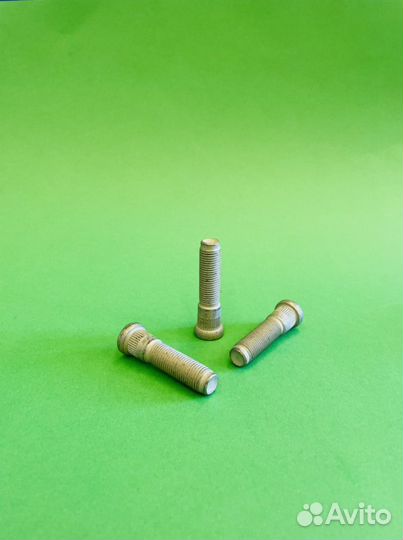 Шпилька колесная Jeep Grand Cherokee WK2 6509858AA