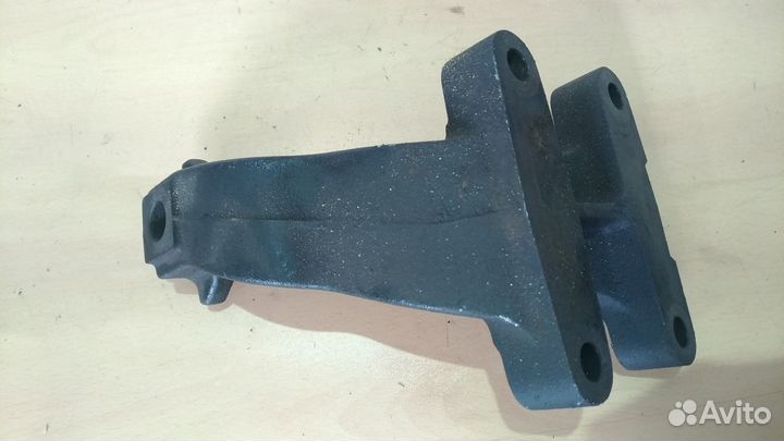 Кронштейн двигателя передний левый 51415013055 MAN