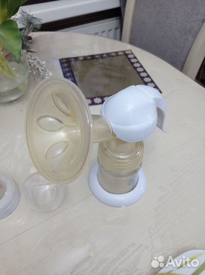 Бутылочки, молокоотсос avent, ложки