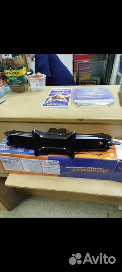 Домкрат механический винтовой