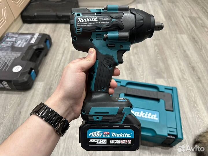 Мощный гайковерт Makita для автосервиса