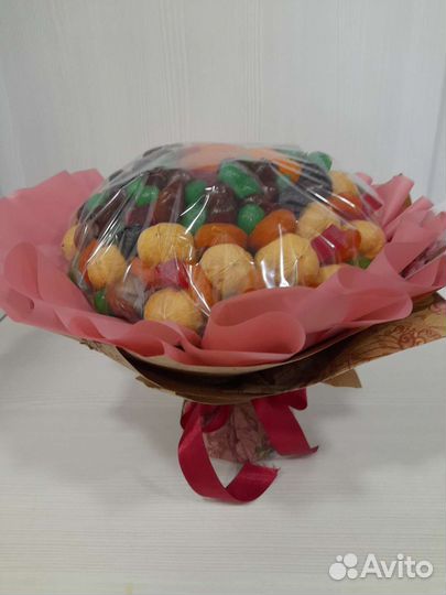 Съедобные букеты из орехов, сухофруктов, сладостей