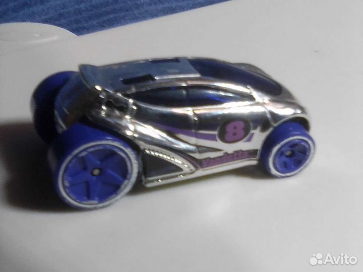 Hotwheels гоночная машинка в коллекцию