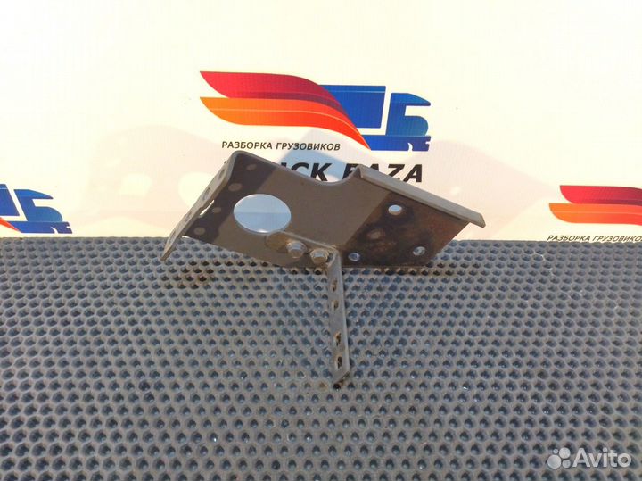 1693664 Кронштейн бампера левый Daf XF105