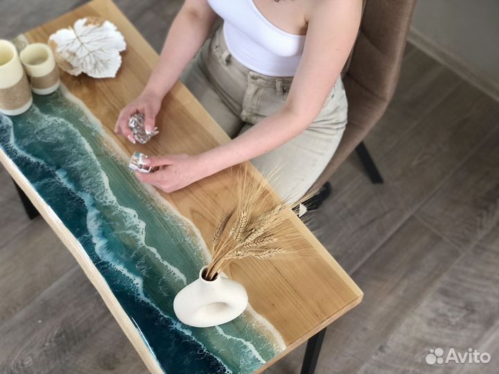 Стол из натурального дерева вяза