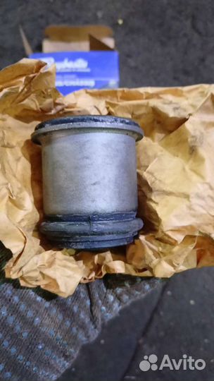 Сайлентблок переднего нижнего рычага Ford Taurus 3