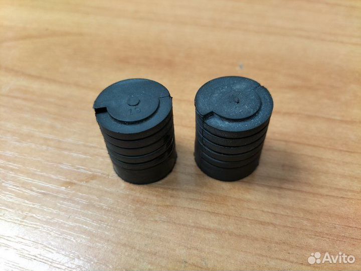 Отбойник (демпфер) капота Toyota Crown GS171 2007