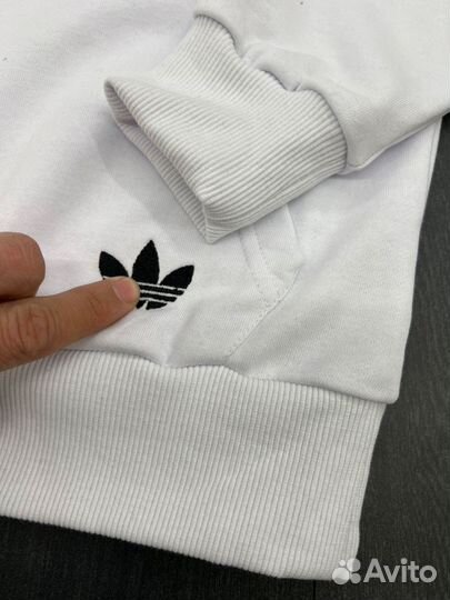 Весенний спортивный костюм Adidas