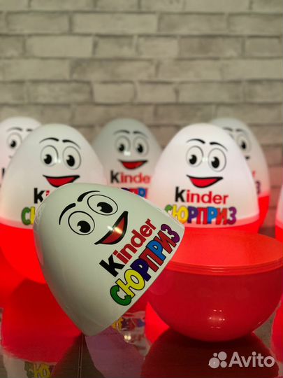 Киндер яйцо большой светится