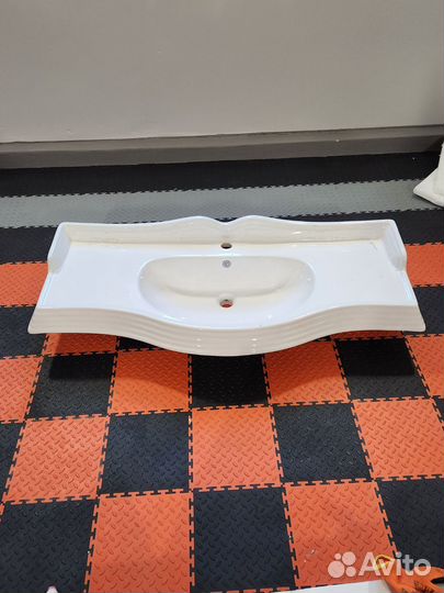 Раковина в ванную новая