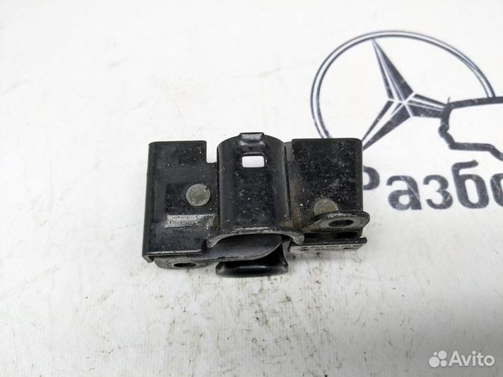 Замок капота w211 E-class 112,954 2004