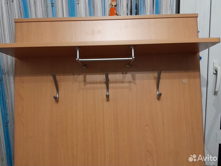 Вешалка настенная в прихожую