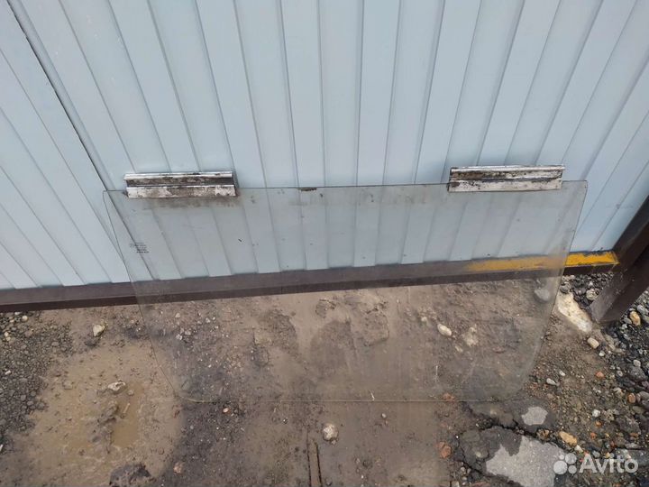 Стекло двери боковое Volvo F12