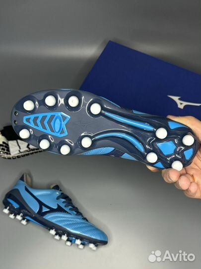 Футбольные бутсы Mizuno