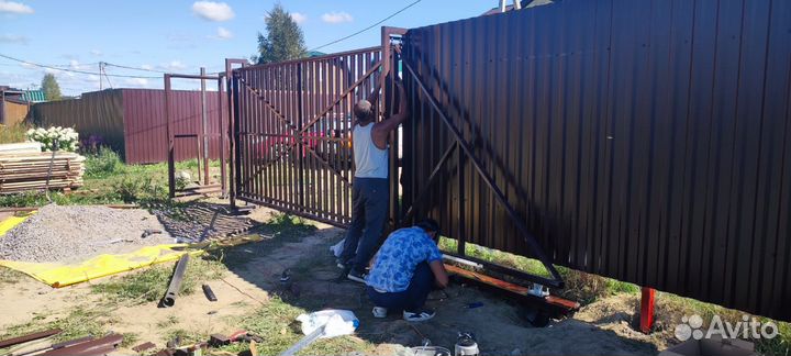 Пристройки к дому. Террасы. Заборы