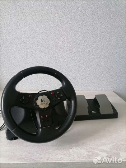 Игровой руль с педалями logitech