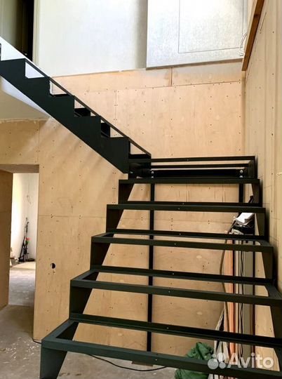 Метлличесакую лестницу Изготовим