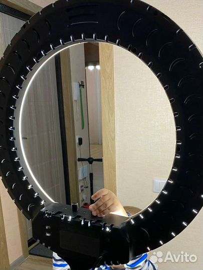 Кольцевая лампа 54см со штативом