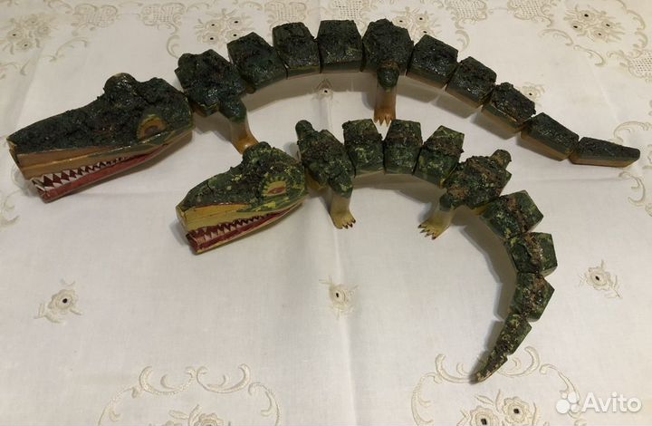 Крокодилы из дерева