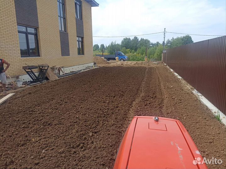 Вспашка земли мини трактором