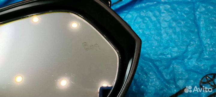 Зеркало Рав 4 -4 правое с камерой без дефектов
