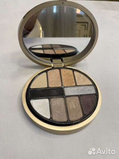 Giorgio armani Lux is more pallete