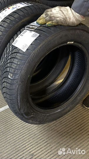 Goodyear Vector 4Seasons Gen-3 215/55 R16 91V