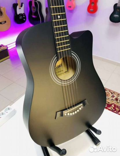 Гитара новая