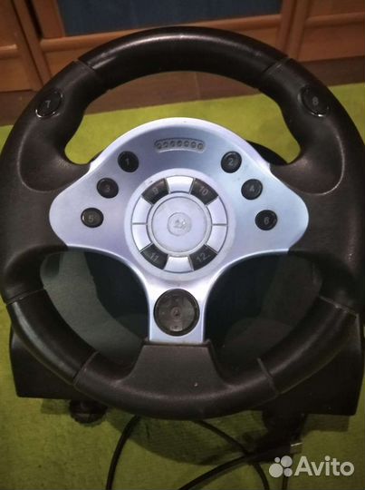 Игровой руль с педалями
