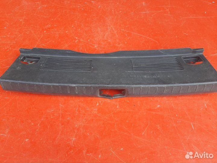 Обшивка багажника Toyota Avensis