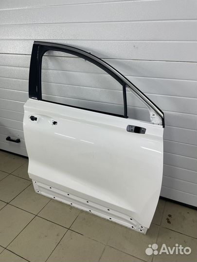 Передняя правая дверь Hyundai Santa Fe 4 TM