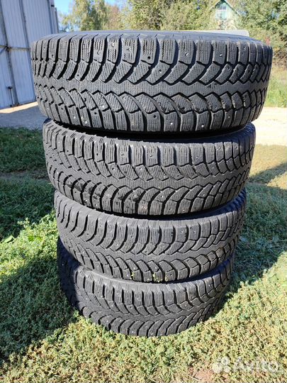 Bridgestone Blizzak Spike-01 205/70 R15 96