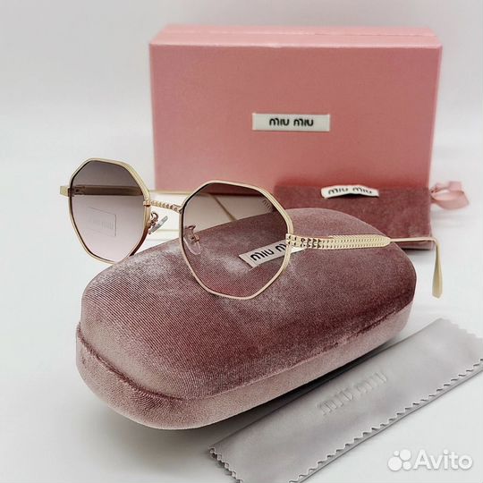 Солнцезащитные очки Miu Miu