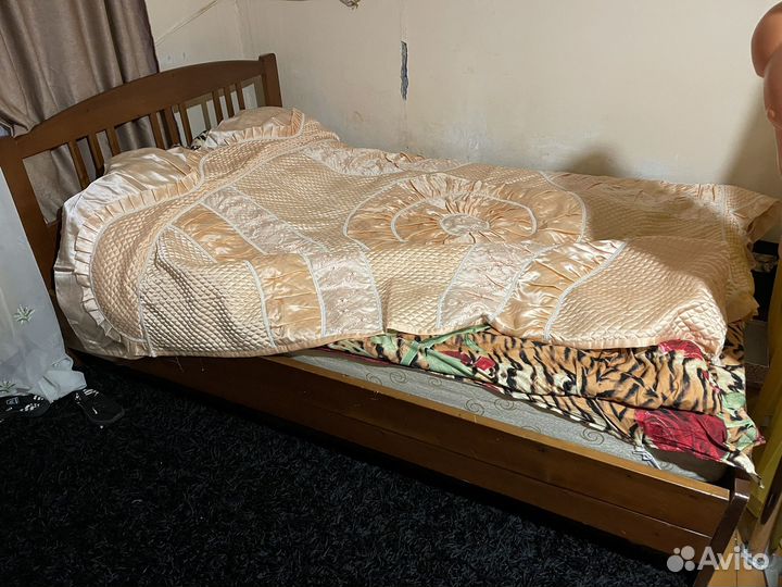 Кровать