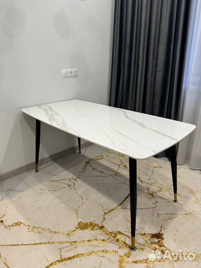 Дизайнерский обеденный стол Рио